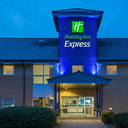 Holiday Inn Express Braintree By Ihg Екстериор снимка