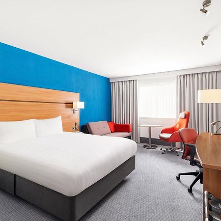 Holiday Inn Express Braintree By Ihg Екстериор снимка