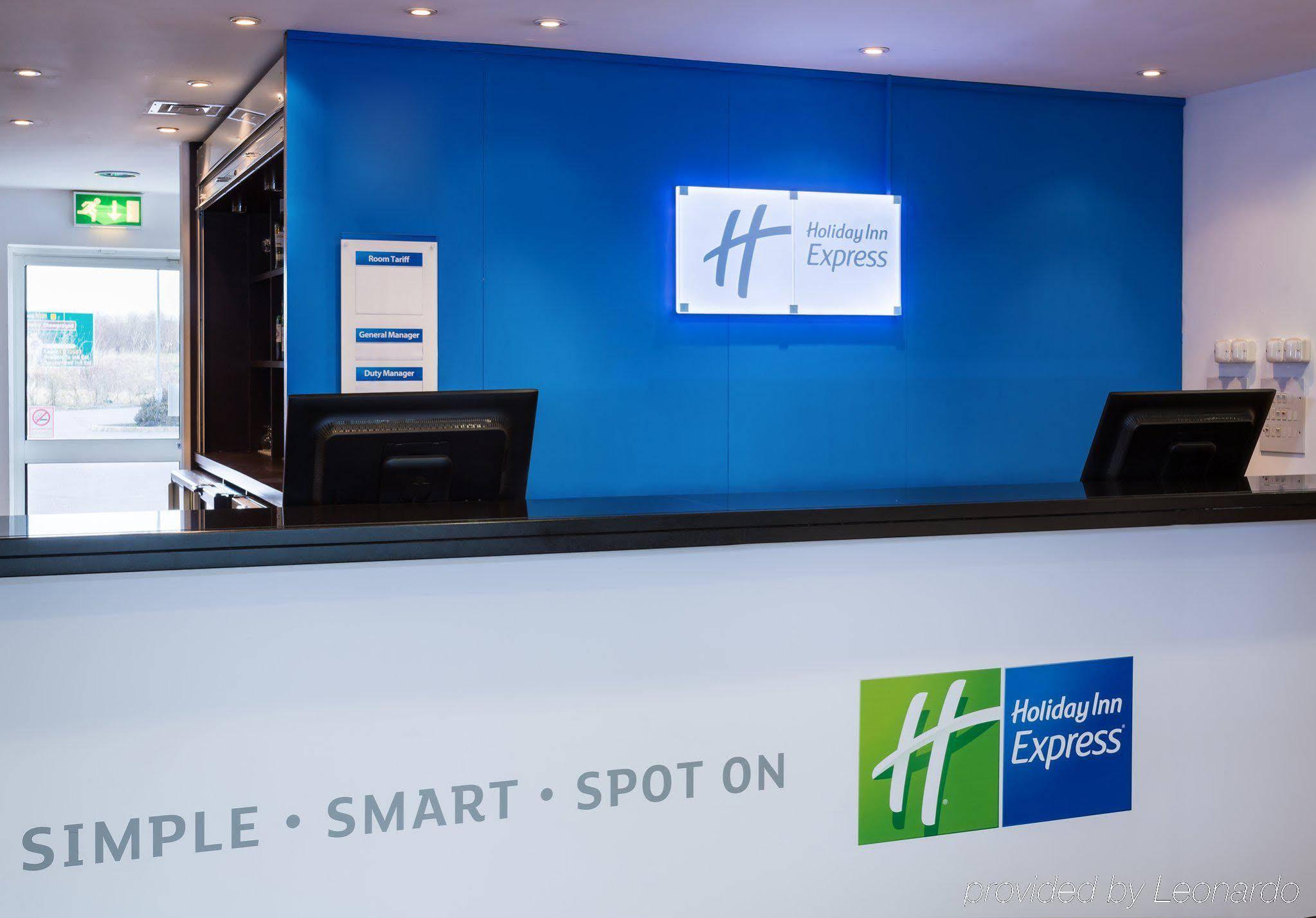 Holiday Inn Express Braintree By Ihg Екстериор снимка
