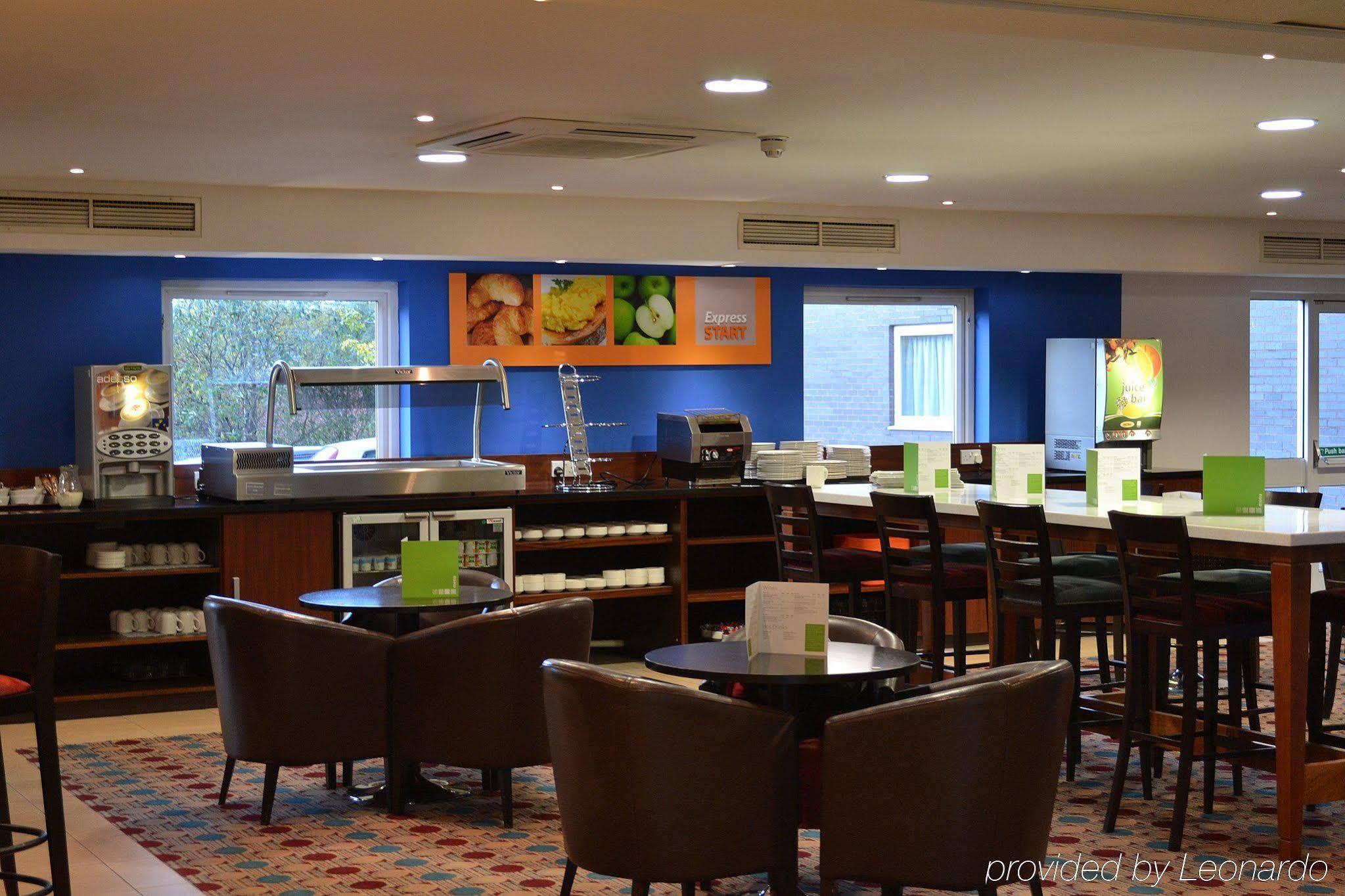 Holiday Inn Express Braintree By Ihg Екстериор снимка