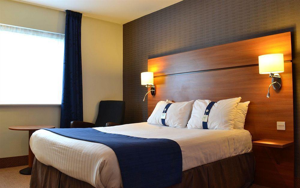 Holiday Inn Express Braintree By Ihg Екстериор снимка