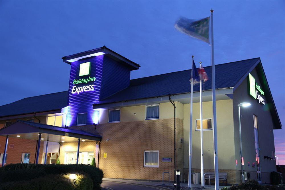 Holiday Inn Express Braintree By Ihg Екстериор снимка