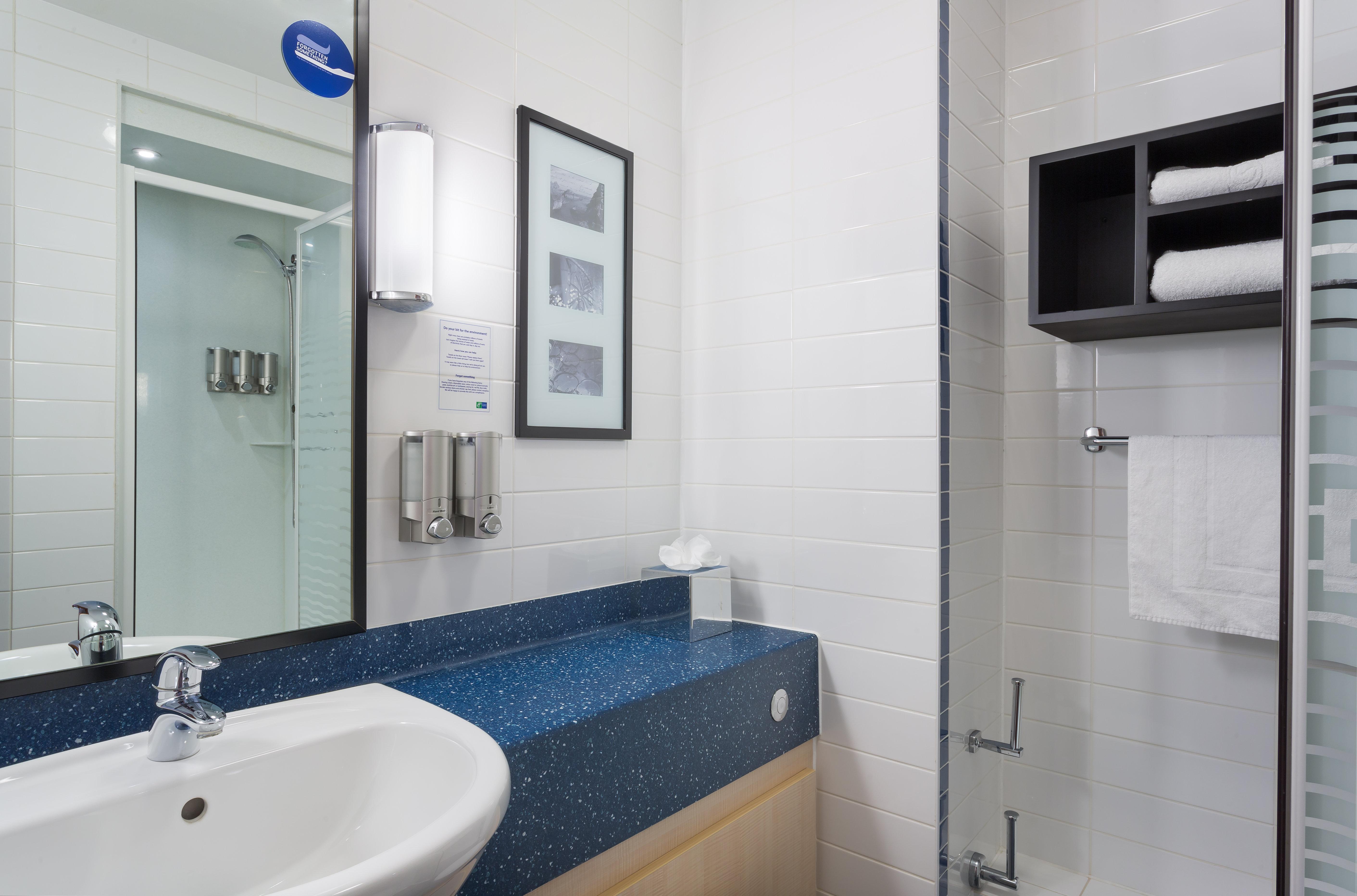 Holiday Inn Express Braintree By Ihg Екстериор снимка