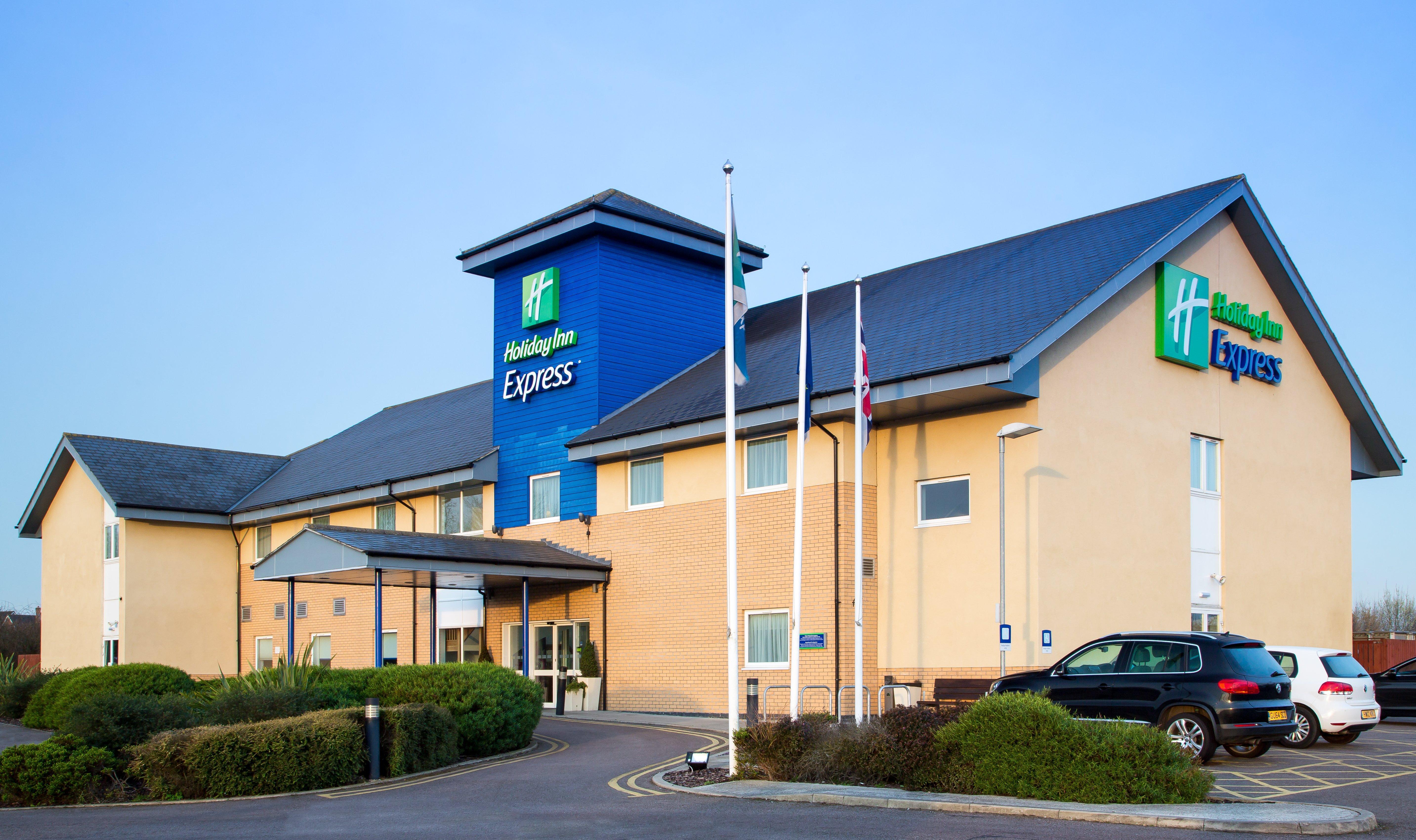 Holiday Inn Express Braintree By Ihg Екстериор снимка