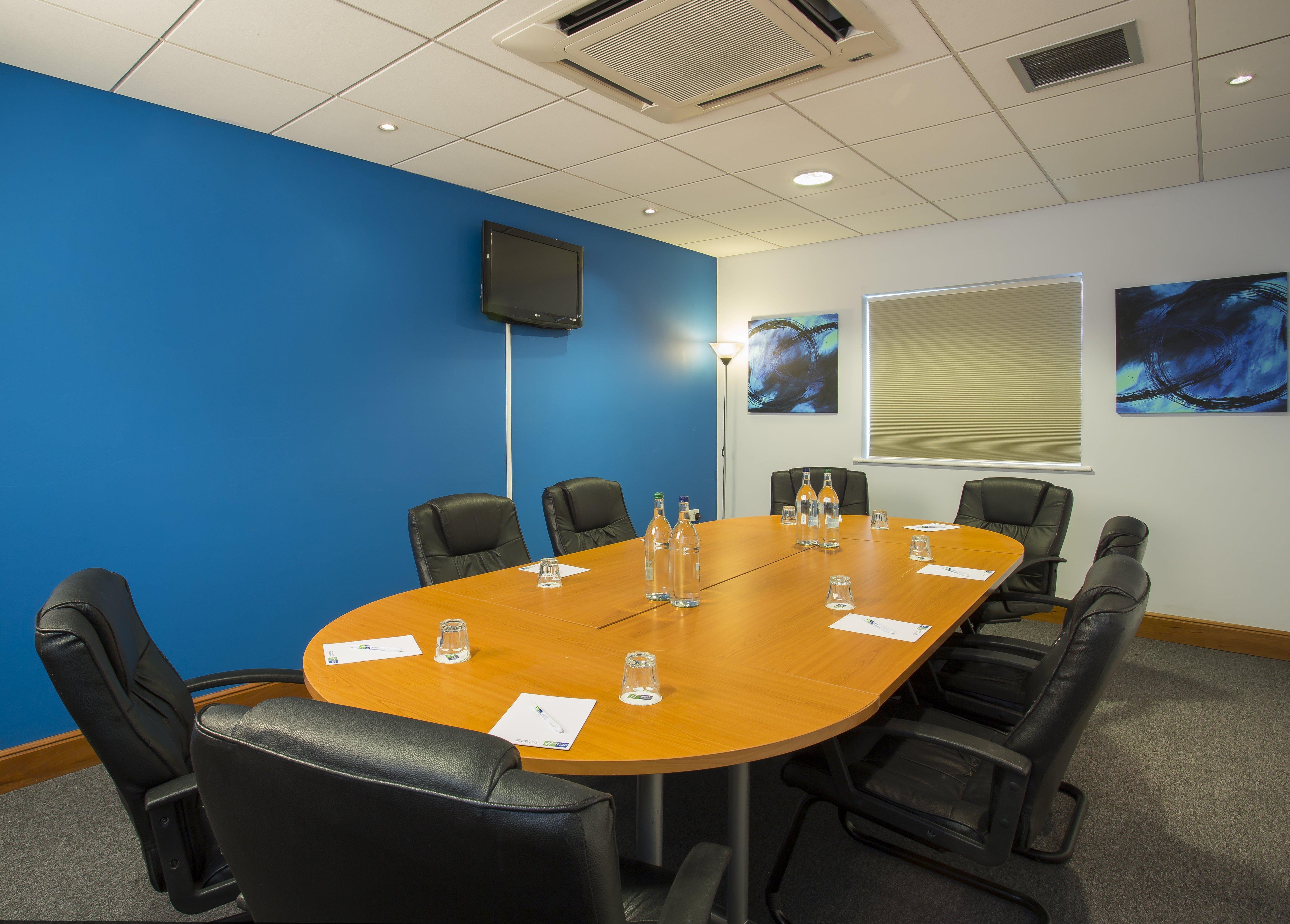 Holiday Inn Express Braintree By Ihg Екстериор снимка