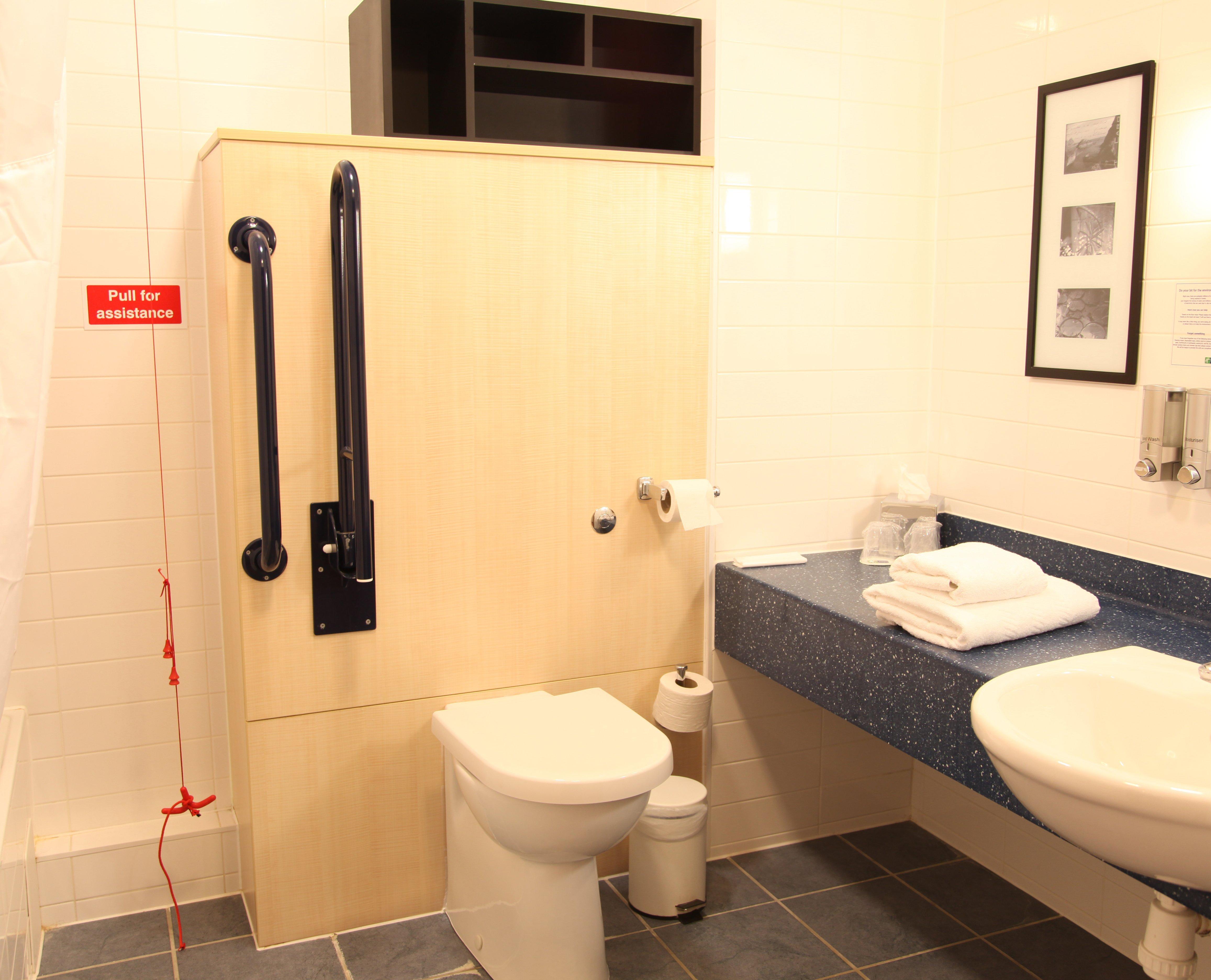 Holiday Inn Express Braintree By Ihg Екстериор снимка