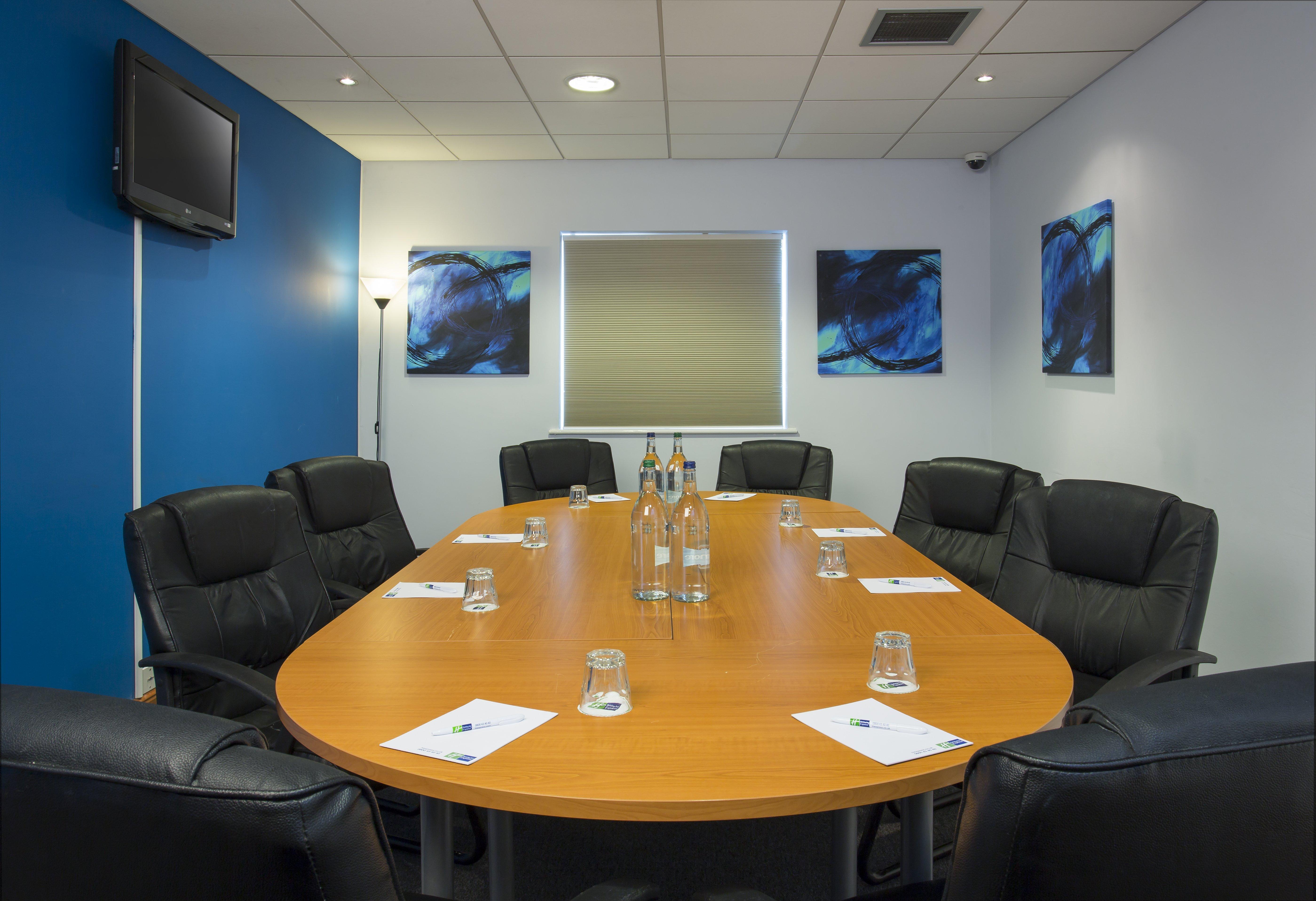 Holiday Inn Express Braintree By Ihg Екстериор снимка