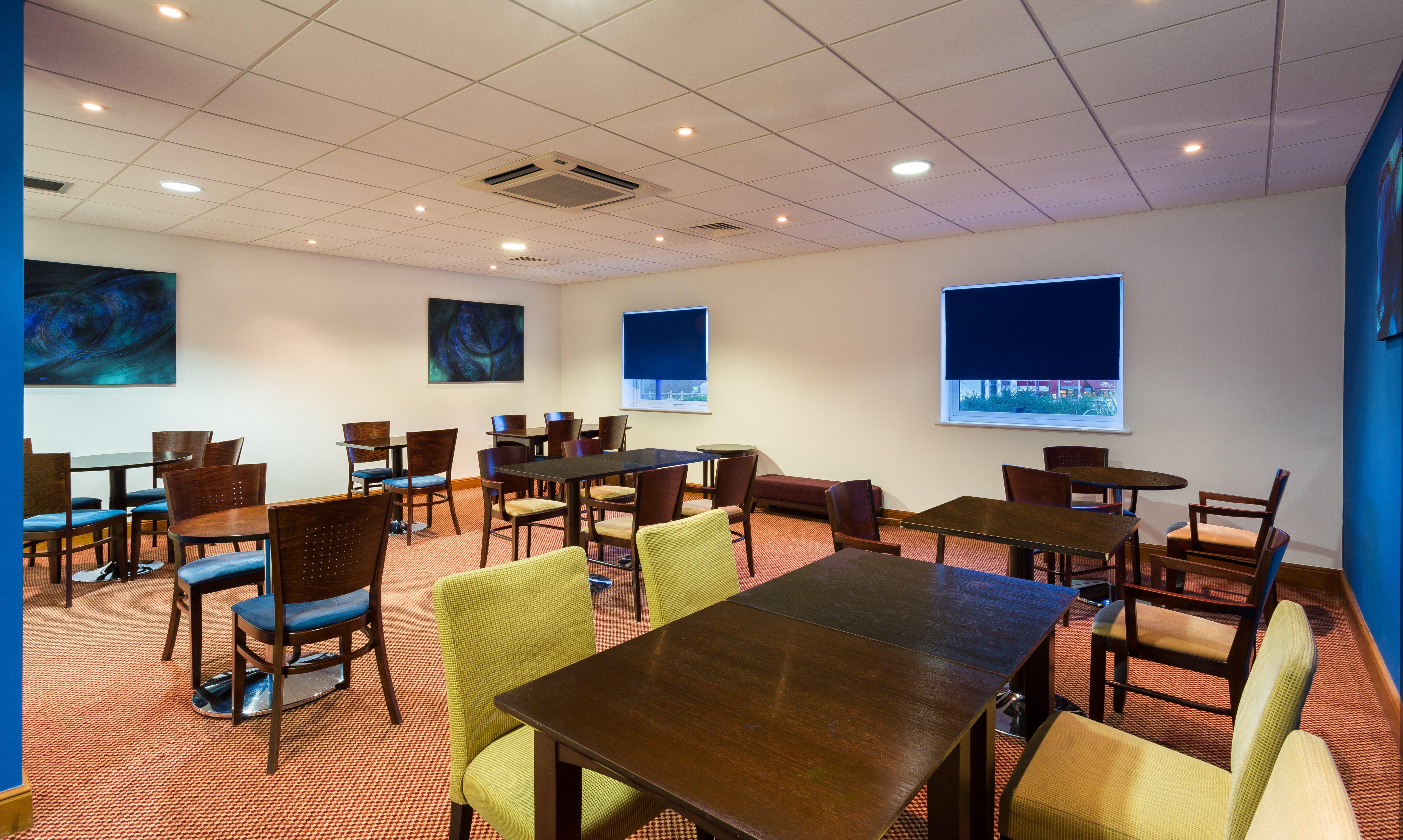 Holiday Inn Express Braintree By Ihg Екстериор снимка