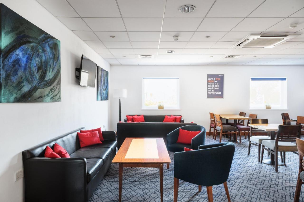 Holiday Inn Express Braintree By Ihg Екстериор снимка
