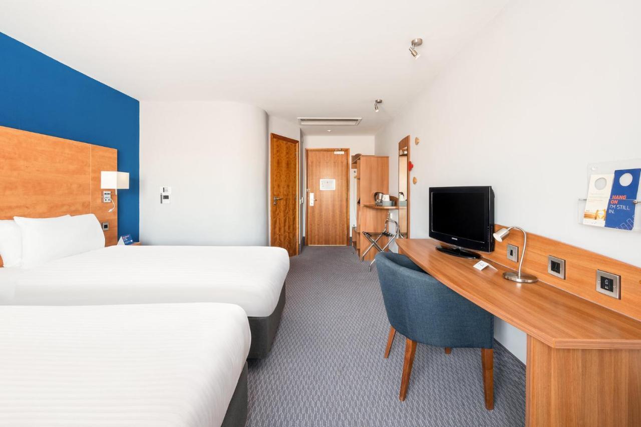 Holiday Inn Express Braintree By Ihg Екстериор снимка