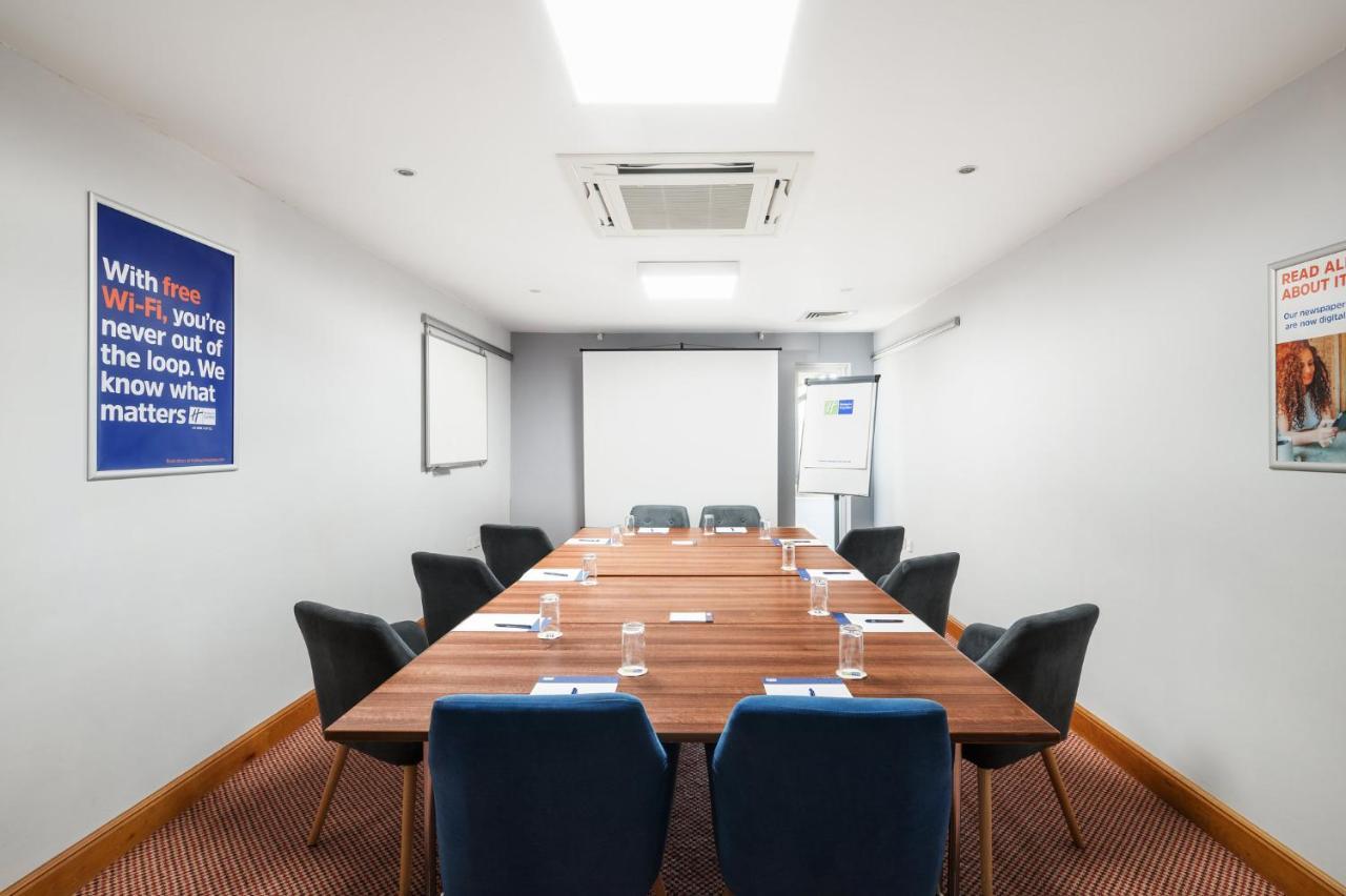 Holiday Inn Express Braintree By Ihg Екстериор снимка