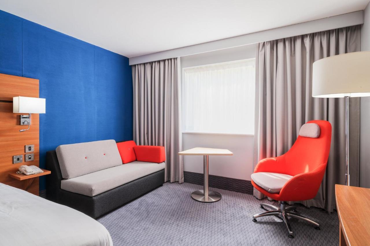 Holiday Inn Express Braintree By Ihg Екстериор снимка